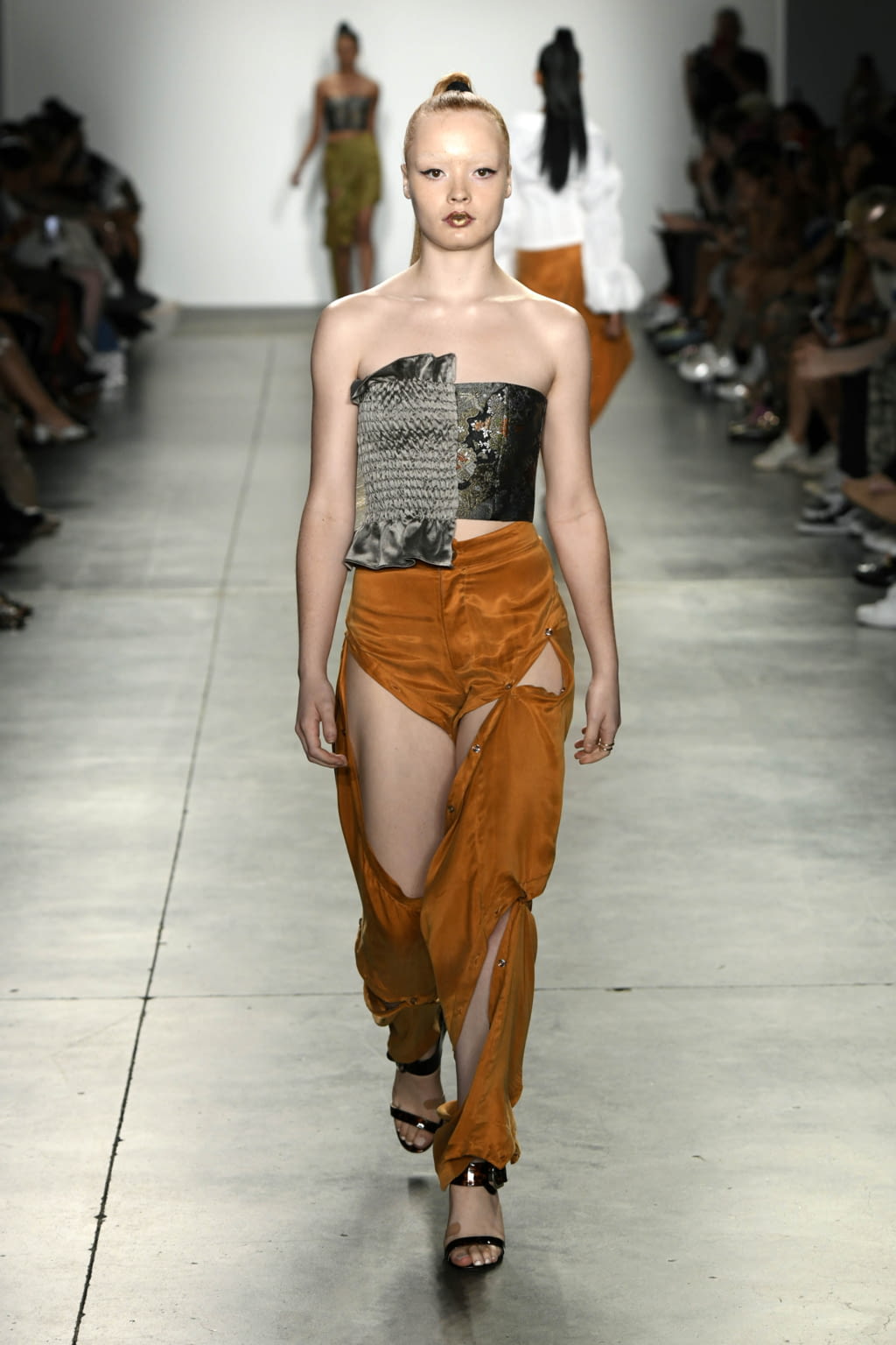 Fashion Week New York Spring/Summer 2019 look 23 from the Kim Shui collection 女装