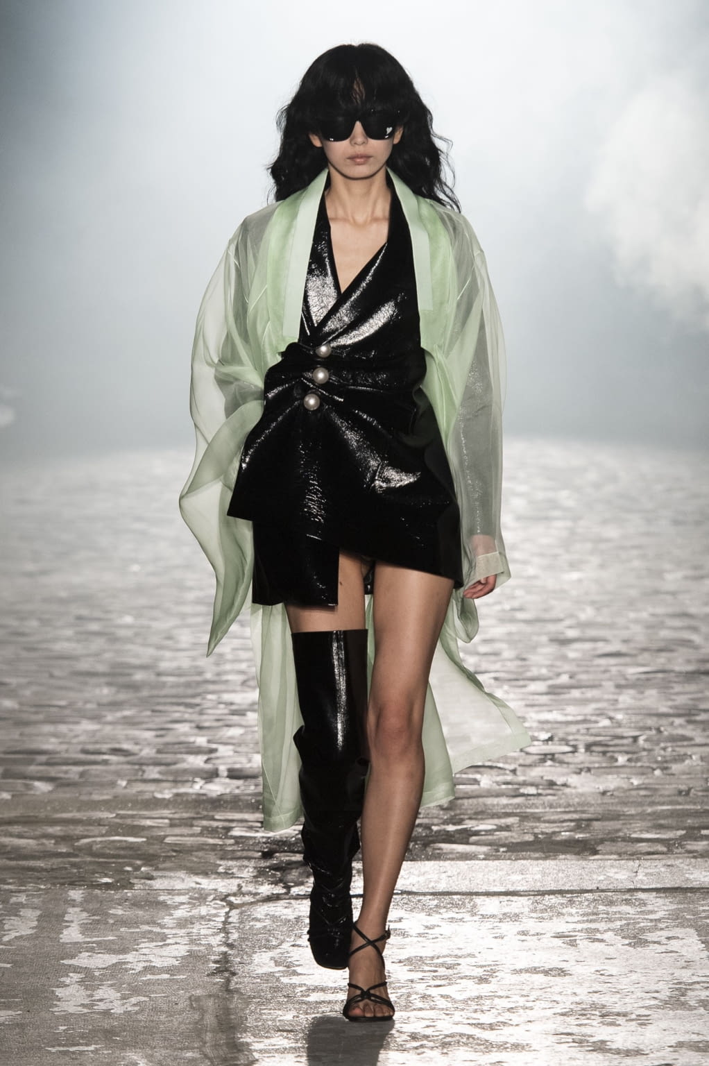 Fashion Week Paris Fall/Winter 2020 look 16 from the Kimhekim collection 女装