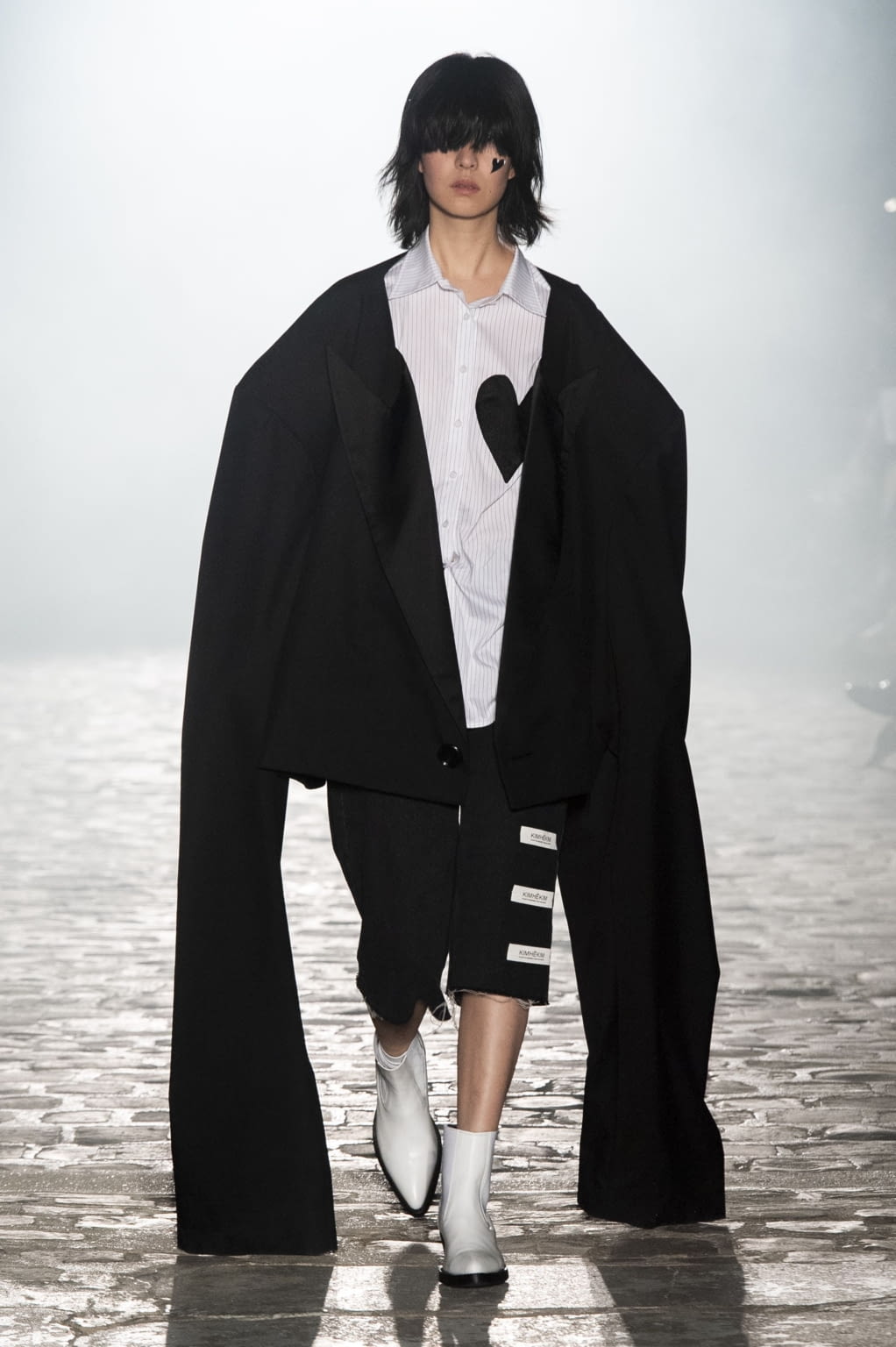 Fashion Week Paris Fall/Winter 2020 look 18 from the Kimhekim collection 女装