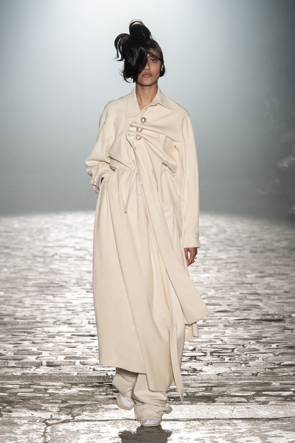 Fashion Week Paris Fall/Winter 2020 look 25 de la collection Kimhekim womenswear