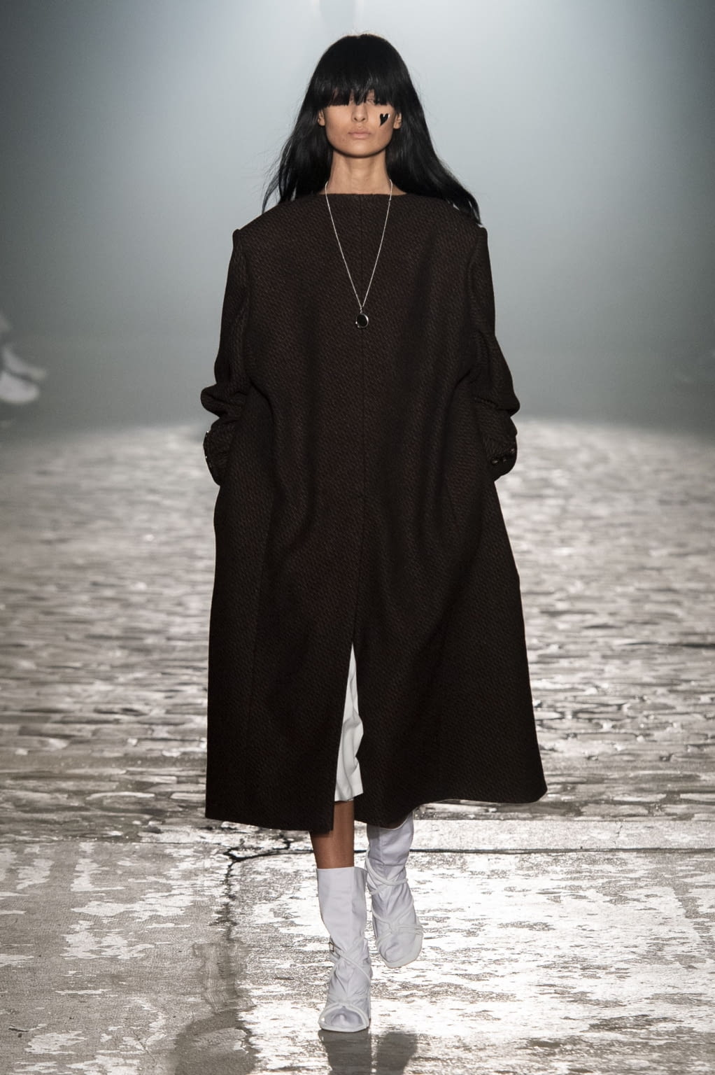 Fashion Week Paris Fall/Winter 2020 look 26 from the Kimhekim collection womenswear