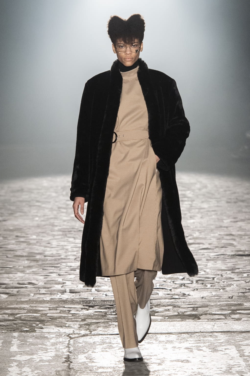 Fashion Week Paris Fall/Winter 2020 look 27 from the Kimhekim collection 女装