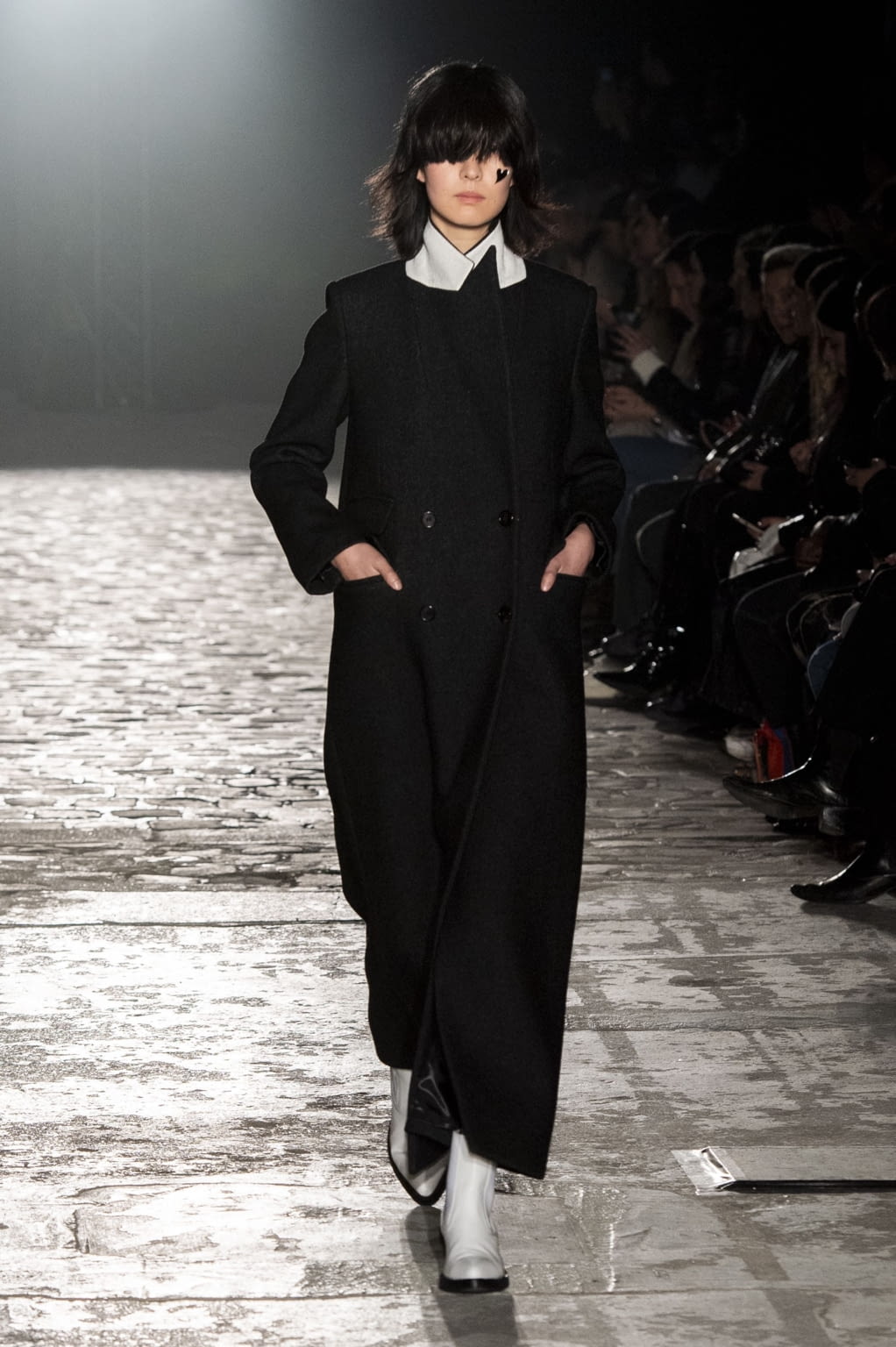 Fashion Week Paris Fall/Winter 2020 look 35 from the Kimhekim collection 女装