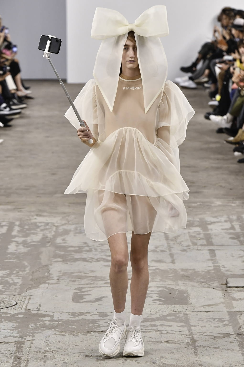 Fashion Week Paris Spring/Summer 2020 look 22 de la collection Kimhekim womenswear