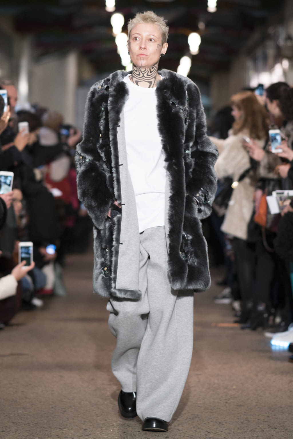 Fashion Week Paris Fall/Winter 2016 look 16 from the Koché collection 女装