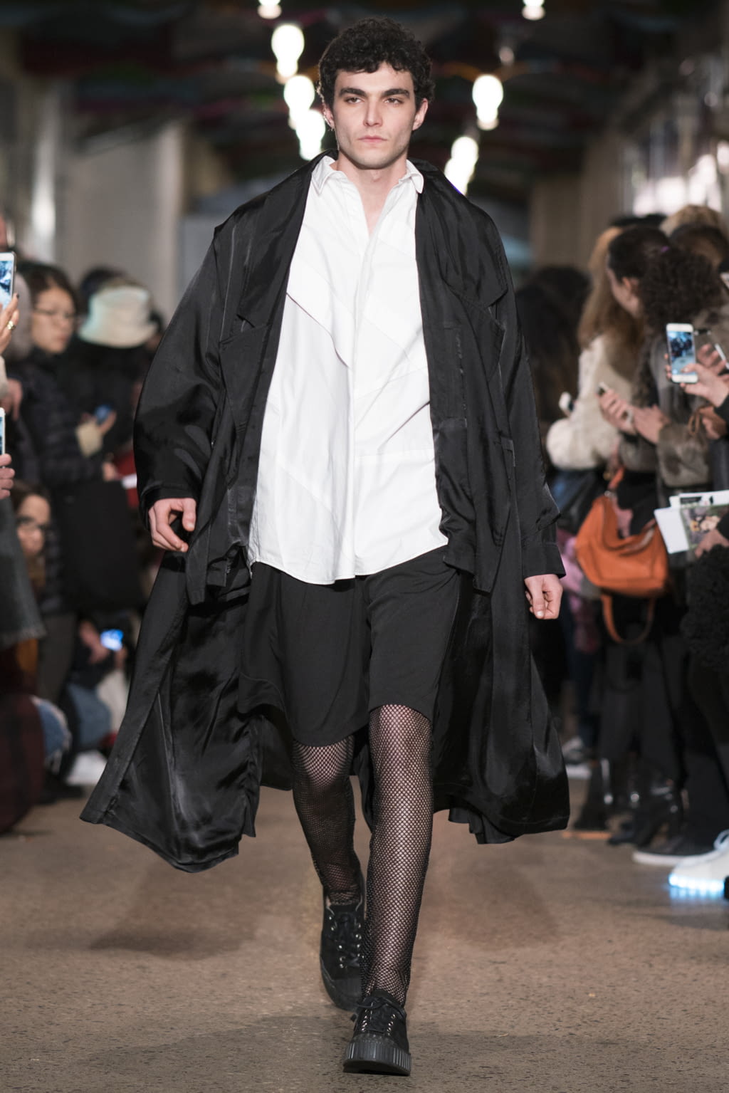 Fashion Week Paris Fall/Winter 2016 look 28 from the Koché collection 女装
