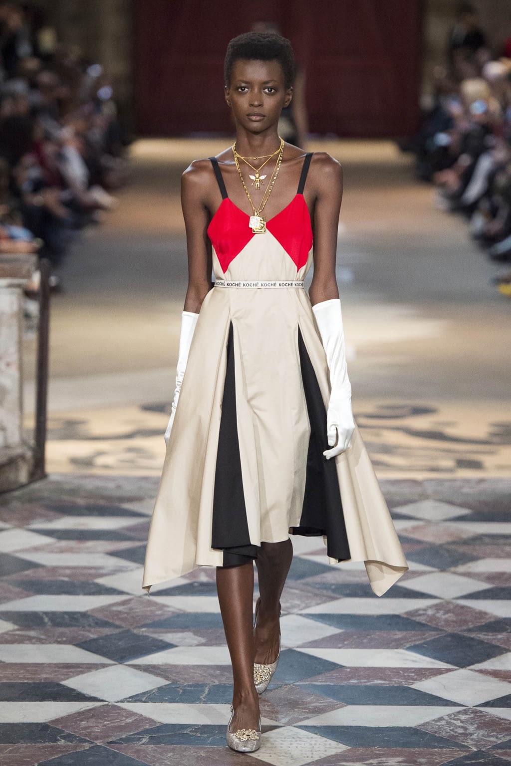 Fashion Week Paris Spring/Summer 2018 look 15 from the Koché collection 女装