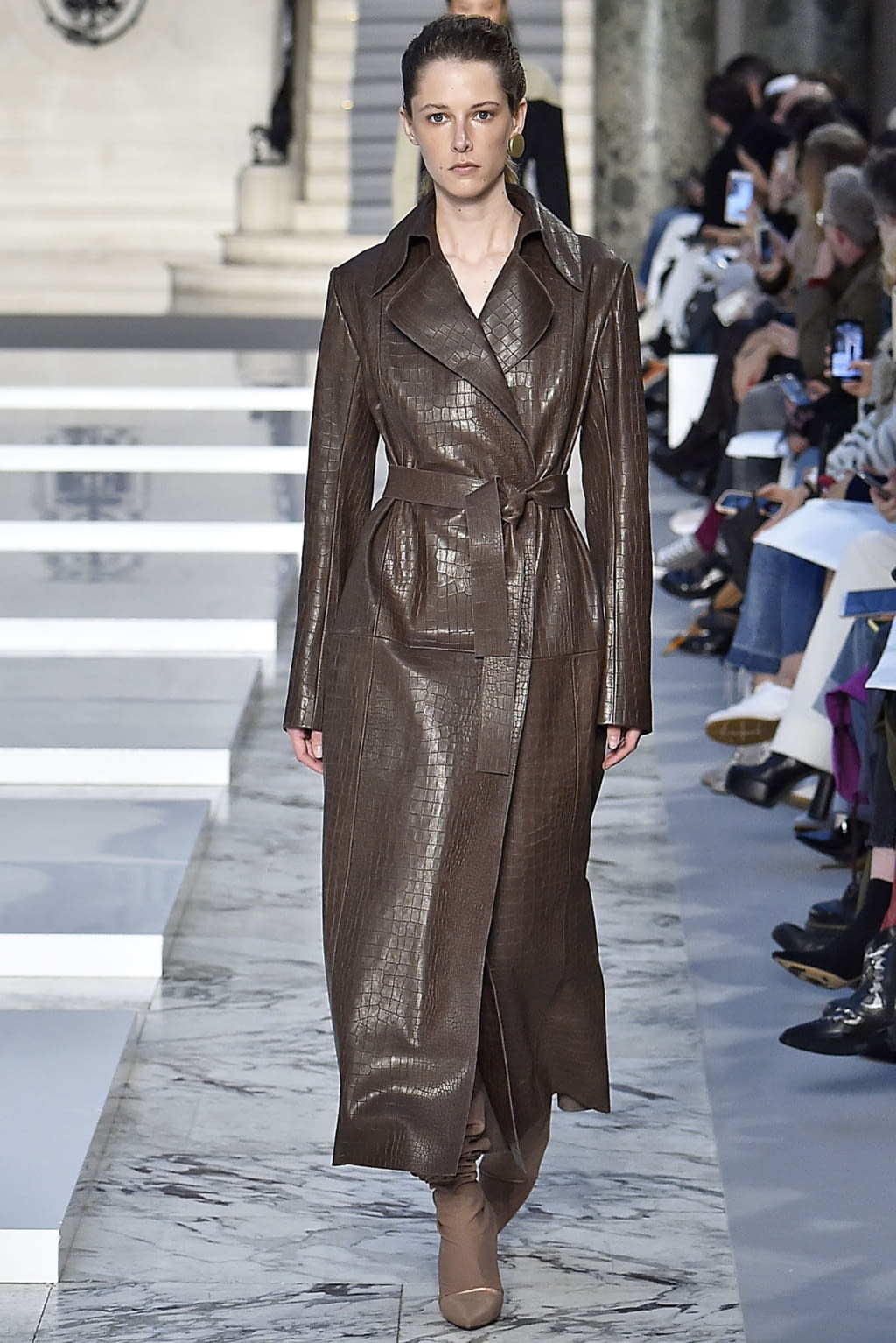 Fashion Week Paris Fall/Winter 2019 look 24 from the Kristina Fidelskaya collection 女装