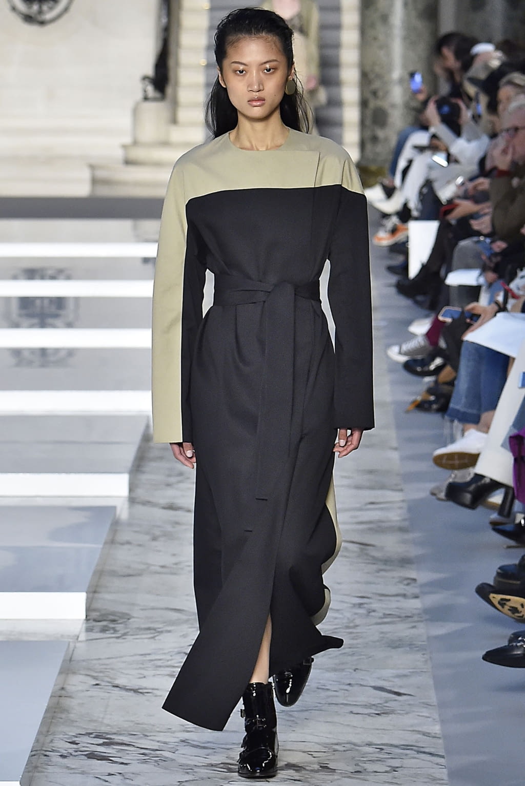 Fashion Week Paris Fall/Winter 2019 look 25 from the Kristina Fidelskaya collection 女装