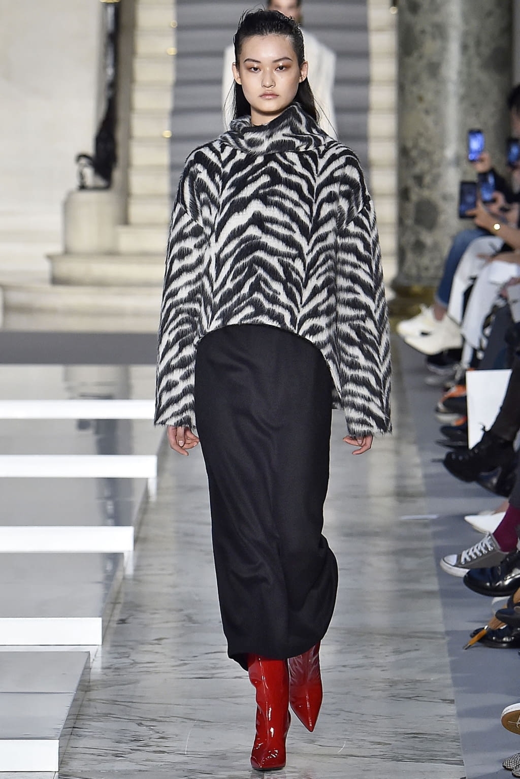Fashion Week Paris Fall/Winter 2019 look 32 from the Kristina Fidelskaya collection 女装