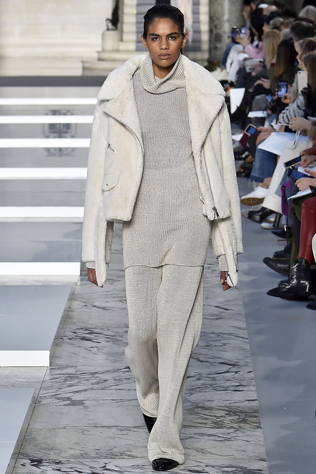 Fashion Week Paris Fall/Winter 2019 look 35 from the Kristina Fidelskaya collection 女装
