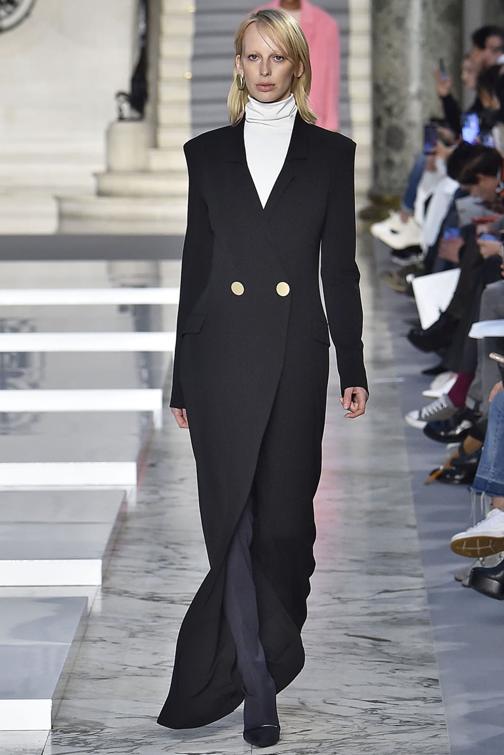 Fashion Week Paris Fall/Winter 2019 look 43 from the Kristina Fidelskaya collection 女装