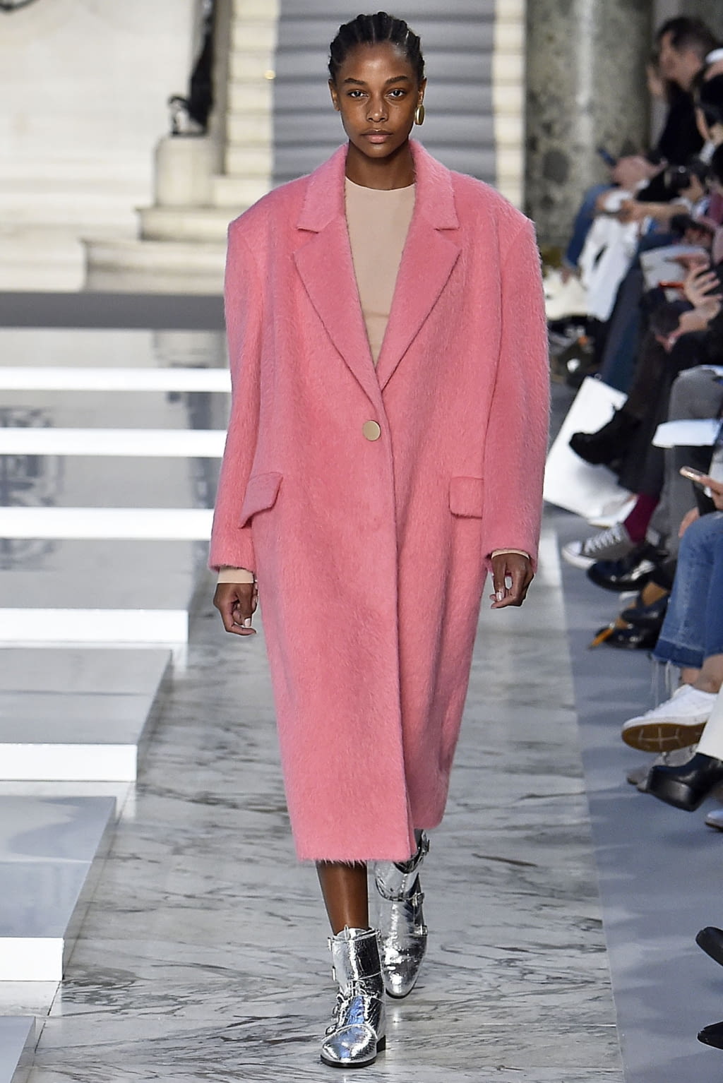 Fashion Week Paris Fall/Winter 2019 look 44 from the Kristina Fidelskaya collection 女装