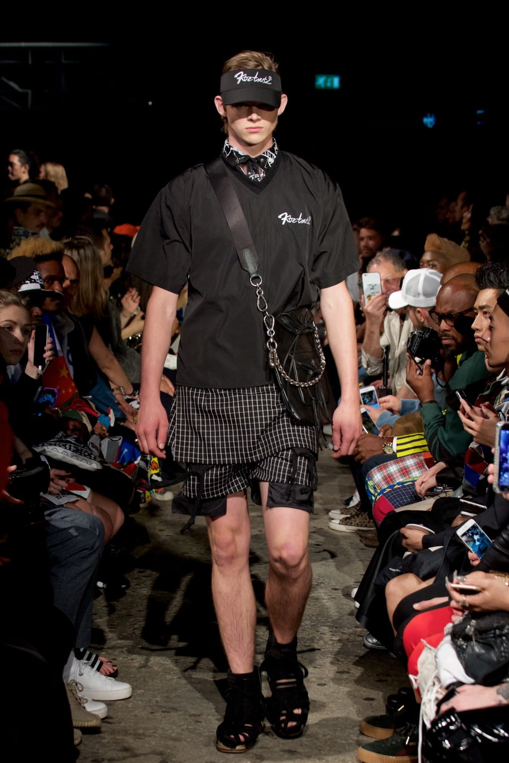 Fashion Week London Spring/Summer 2017 look 35 from the KTZ collection 男装