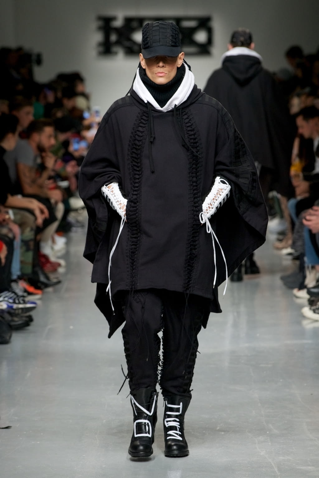 Fashion Week London Fall/Winter 2017 look 8 de la collection KTZ menswear