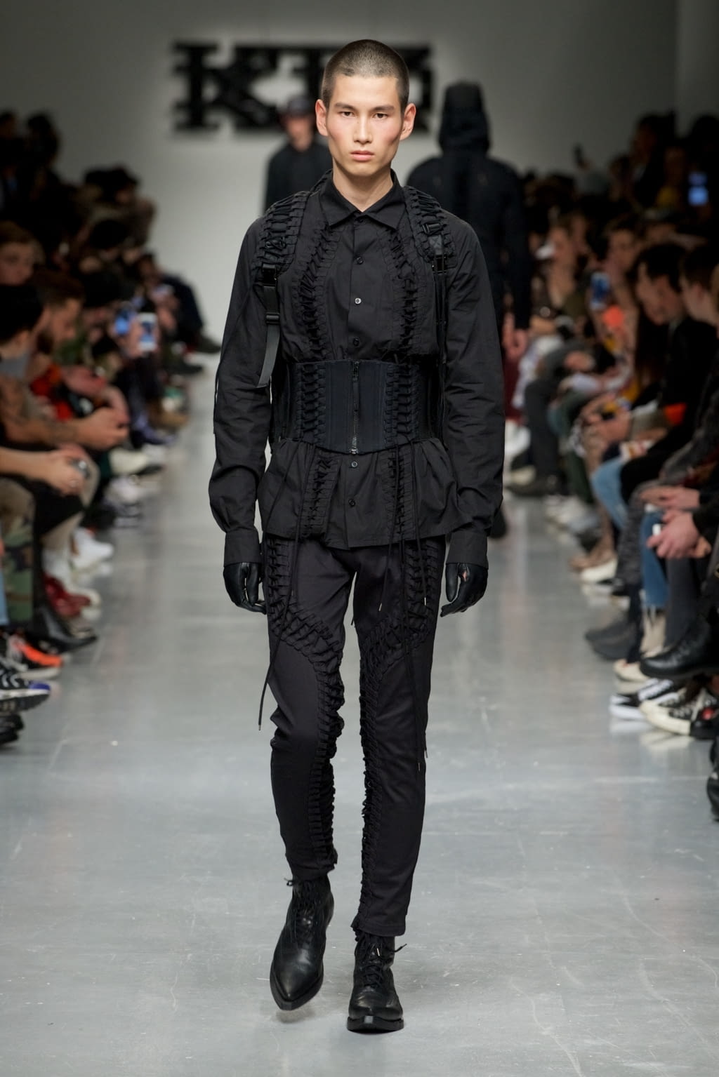 Fashion Week London Fall/Winter 2017 look 20 from the KTZ collection menswear