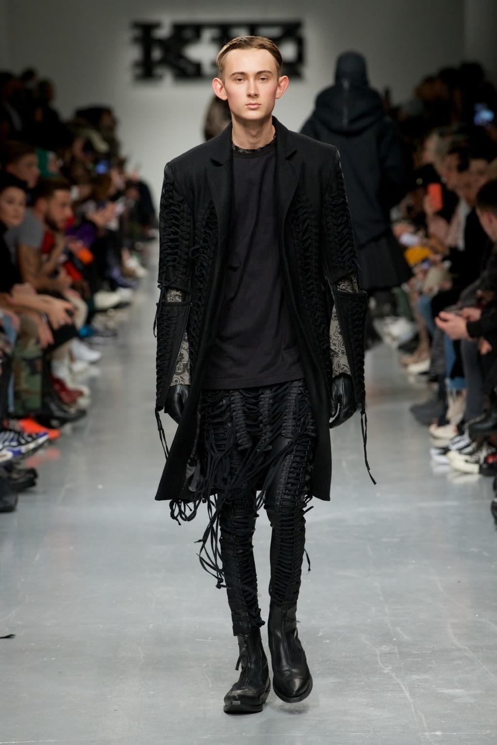 Fashion Week London Fall/Winter 2017 look 26 from the KTZ collection menswear