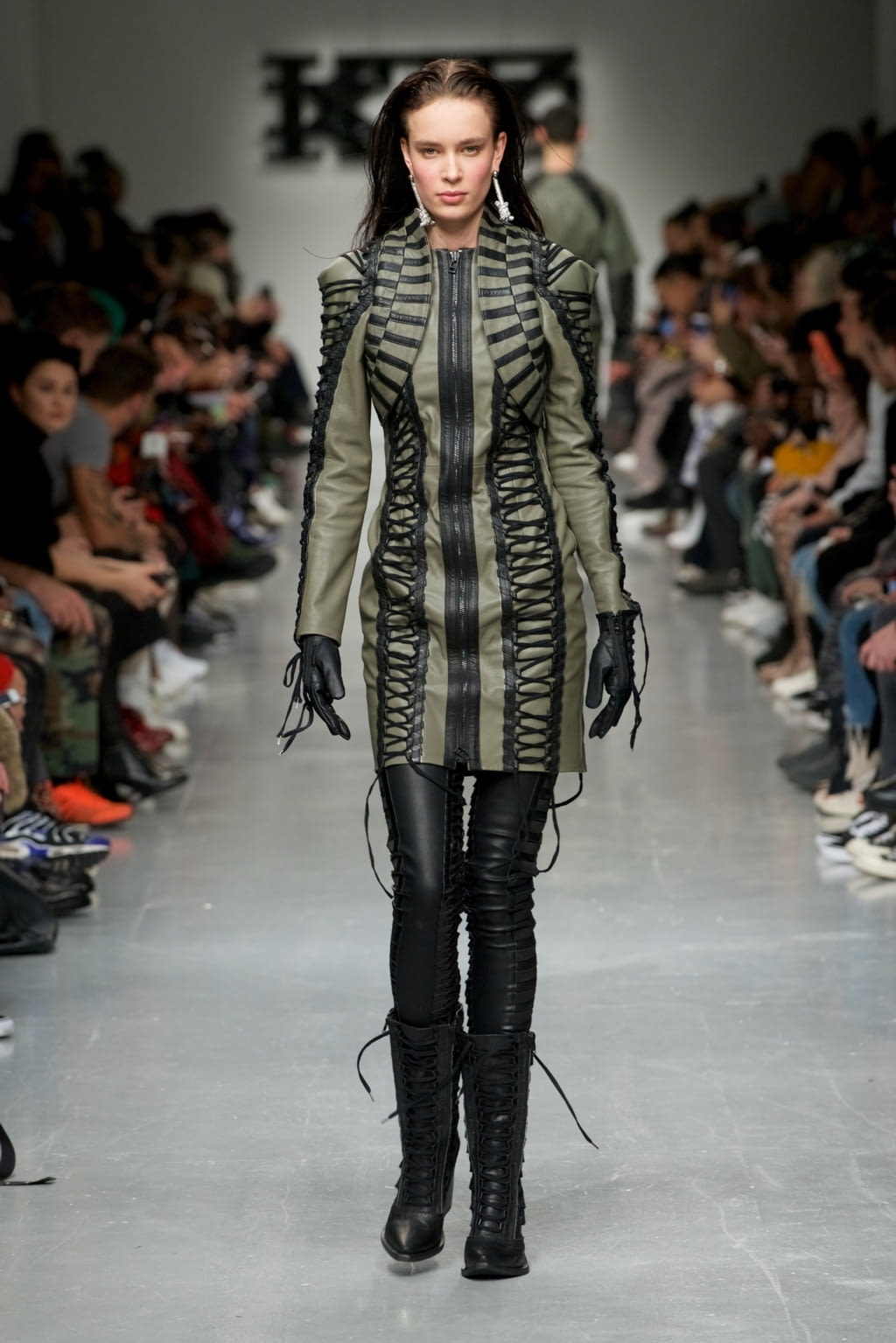 Fashion Week London Fall/Winter 2017 look 35 from the KTZ collection menswear