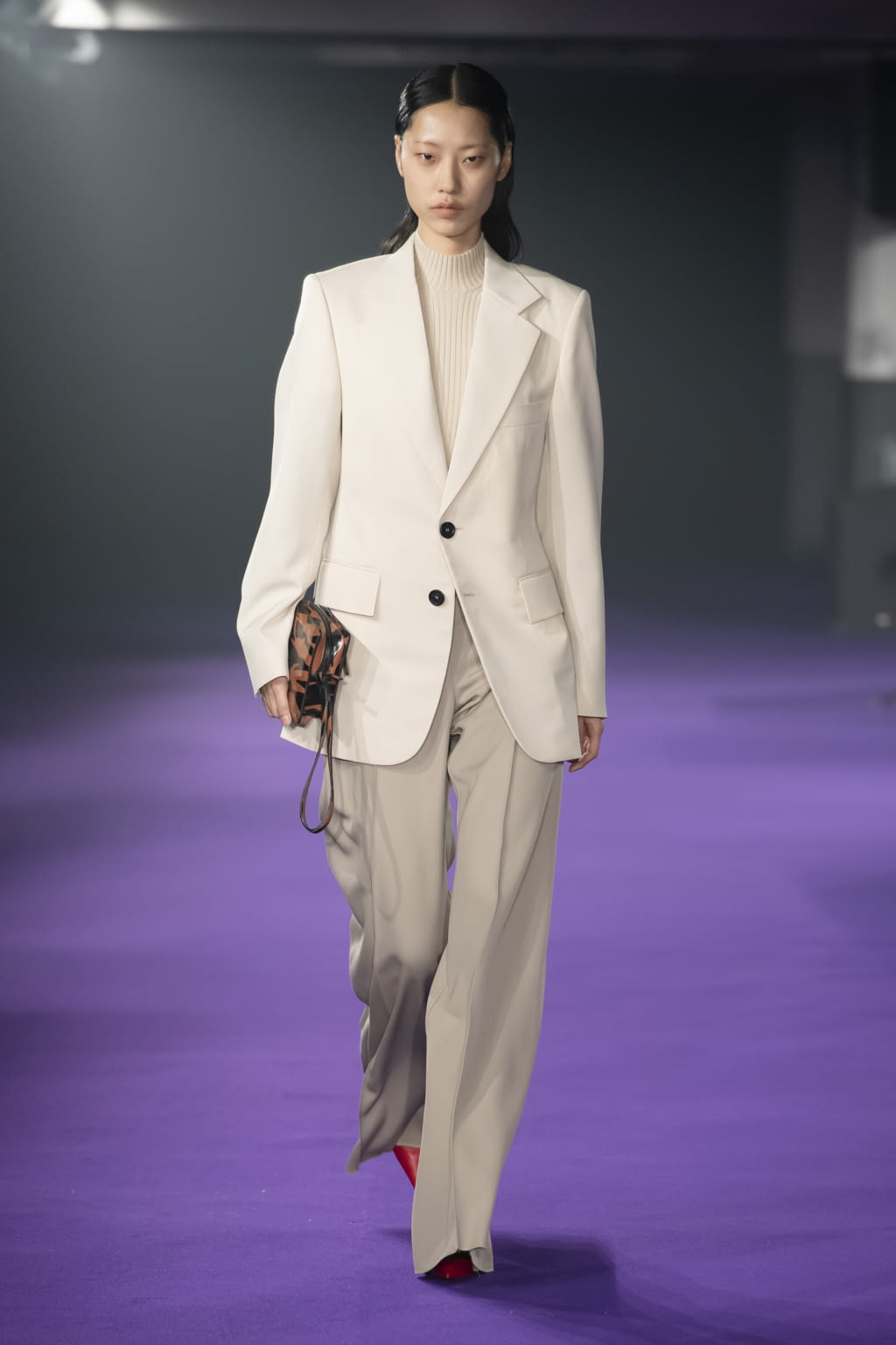 Fashion Week Paris Fall/Winter 2019 look 5 from the KWAIDAN EDITIONS collection 女装