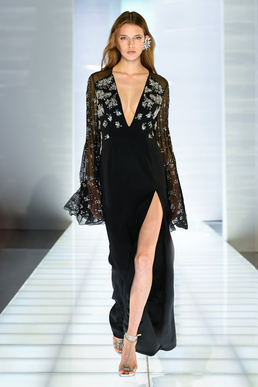 Fashion Week Paris Fall/Winter 2019 look 42 from the Azzaro collection 高级定制