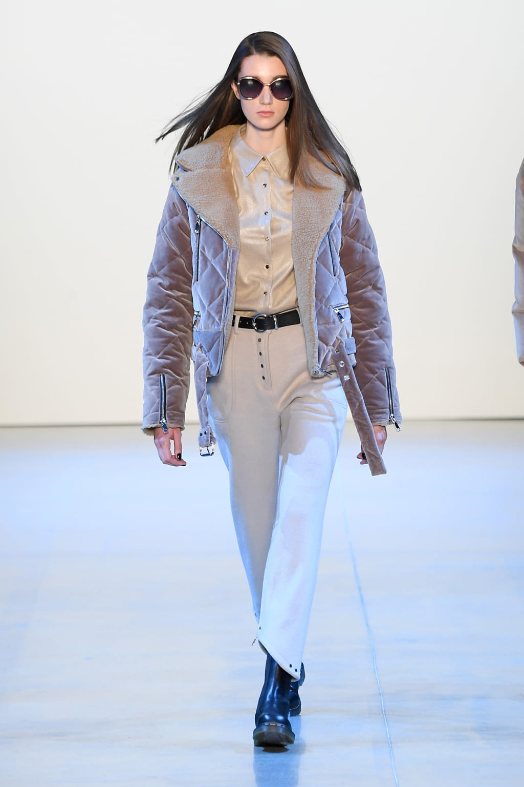 Fashion Week New York Fall/Winter 2020 look 33 from the Vivienne Hu collection 女装