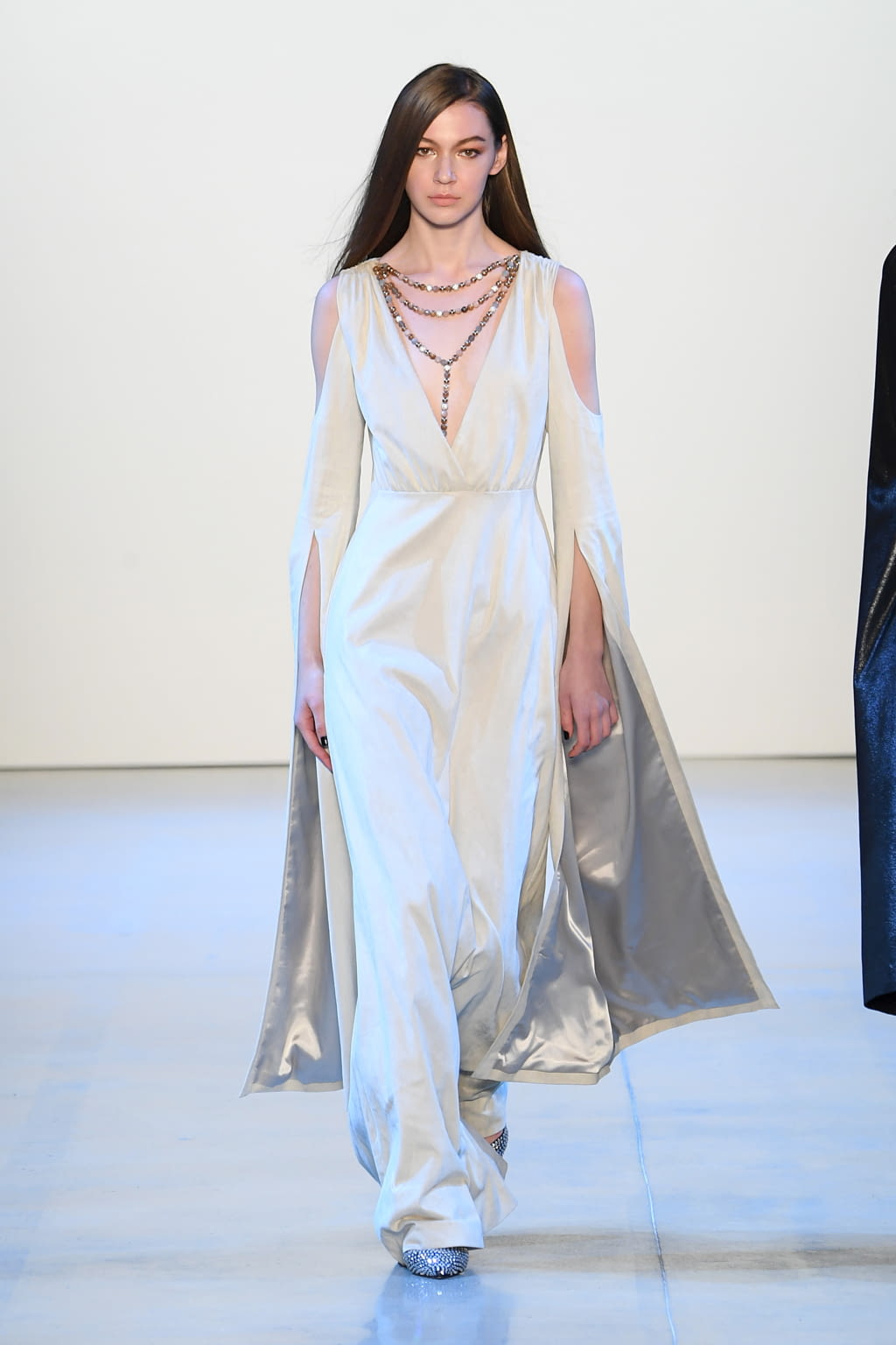 Fashion Week New York Fall/Winter 2020 look 38 from the Vivienne Hu collection womenswear