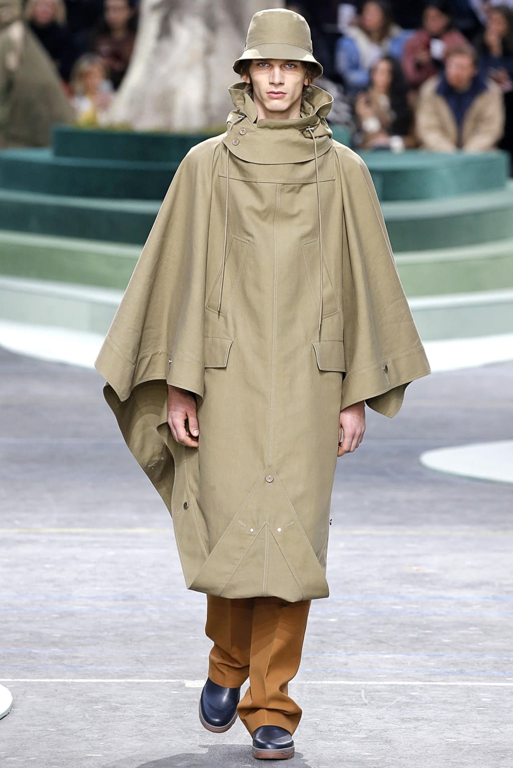 Fashion Week Paris Fall/Winter 2018 look 2 from the Lacoste collection 女装