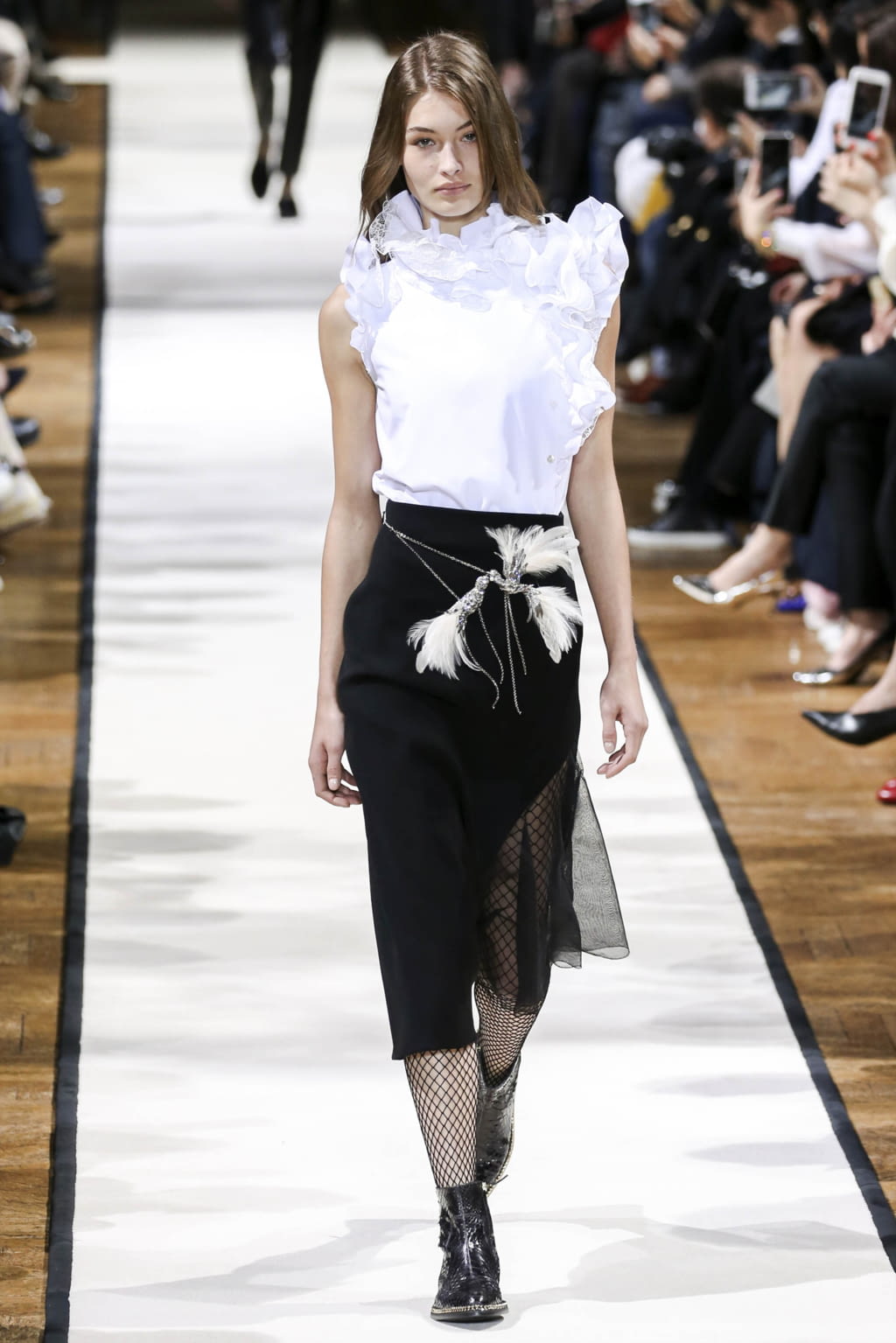 Fashion Week Paris Fall/Winter 2017 look 9 from the Lanvin collection womenswear