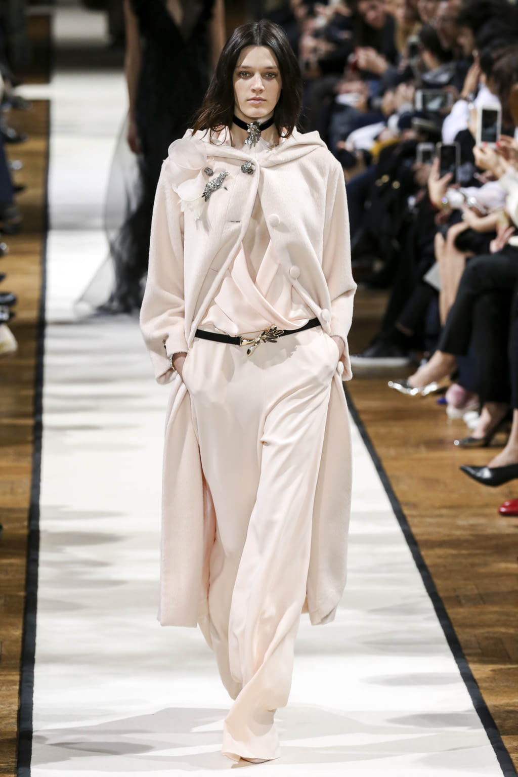 Fashion Week Paris Fall/Winter 2017 look 15 from the Lanvin collection womenswear