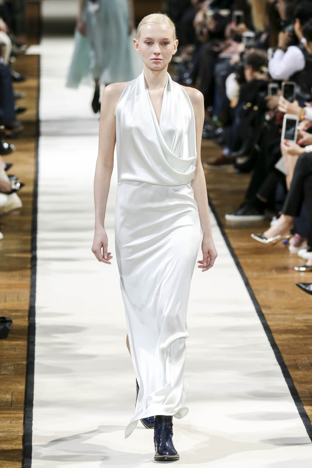 Fashion Week Paris Fall/Winter 2017 look 21 from the Lanvin collection womenswear