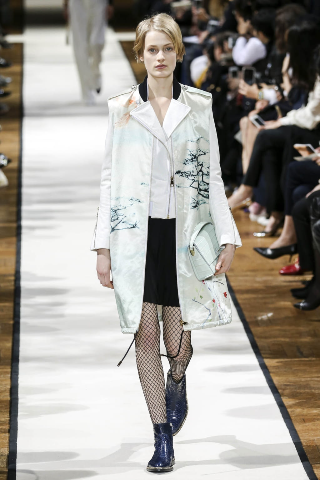 Fashion Week Paris Fall/Winter 2017 look 25 from the Lanvin collection womenswear