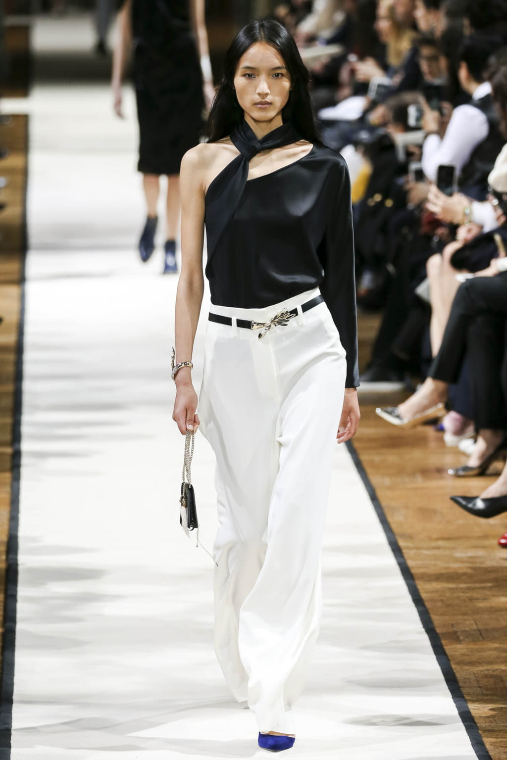 Fashion Week Paris Fall/Winter 2017 look 26 from the Lanvin collection womenswear