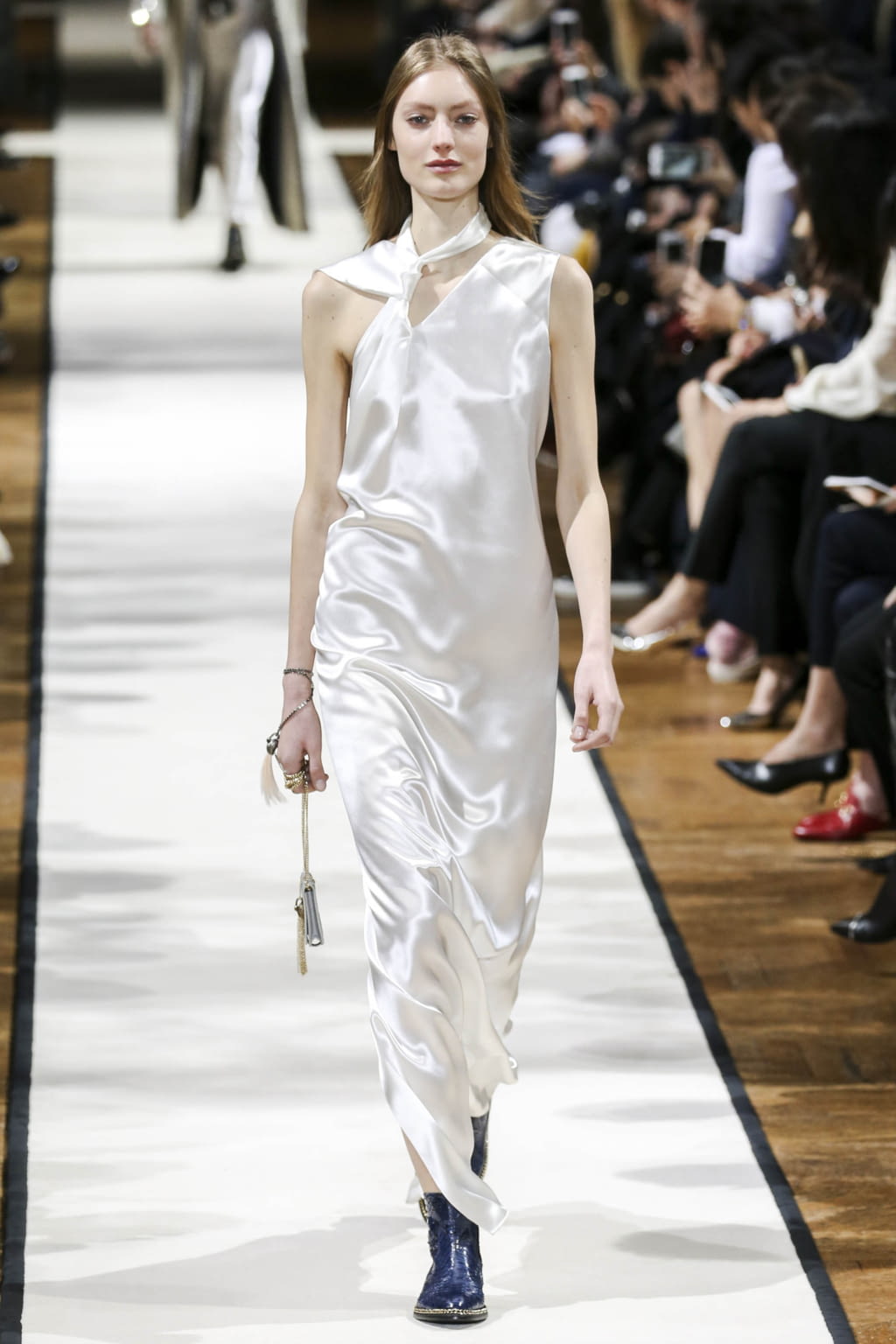 Fashion Week Paris Fall/Winter 2017 look 29 from the Lanvin collection womenswear