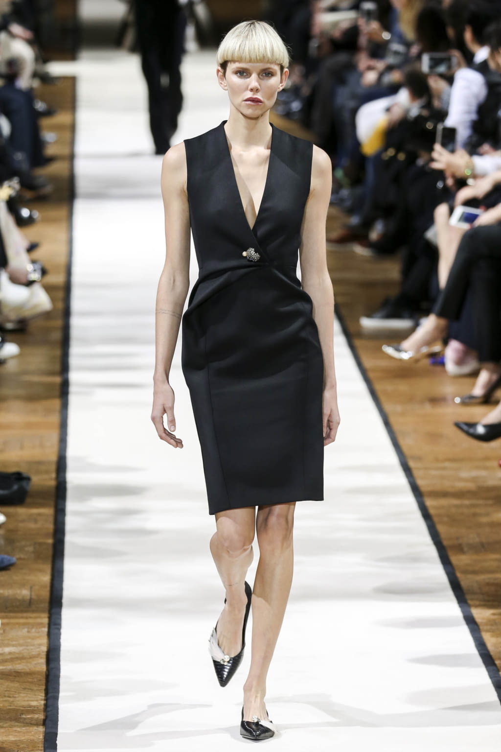 Fashion Week Paris Fall/Winter 2017 look 32 from the Lanvin collection womenswear