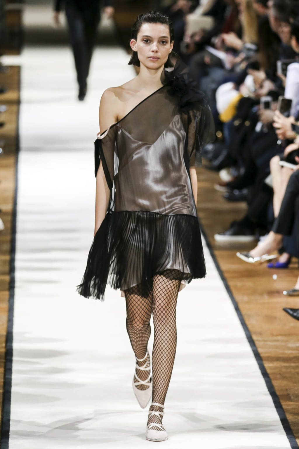 Fashion Week Paris Fall/Winter 2017 look 40 from the Lanvin collection womenswear