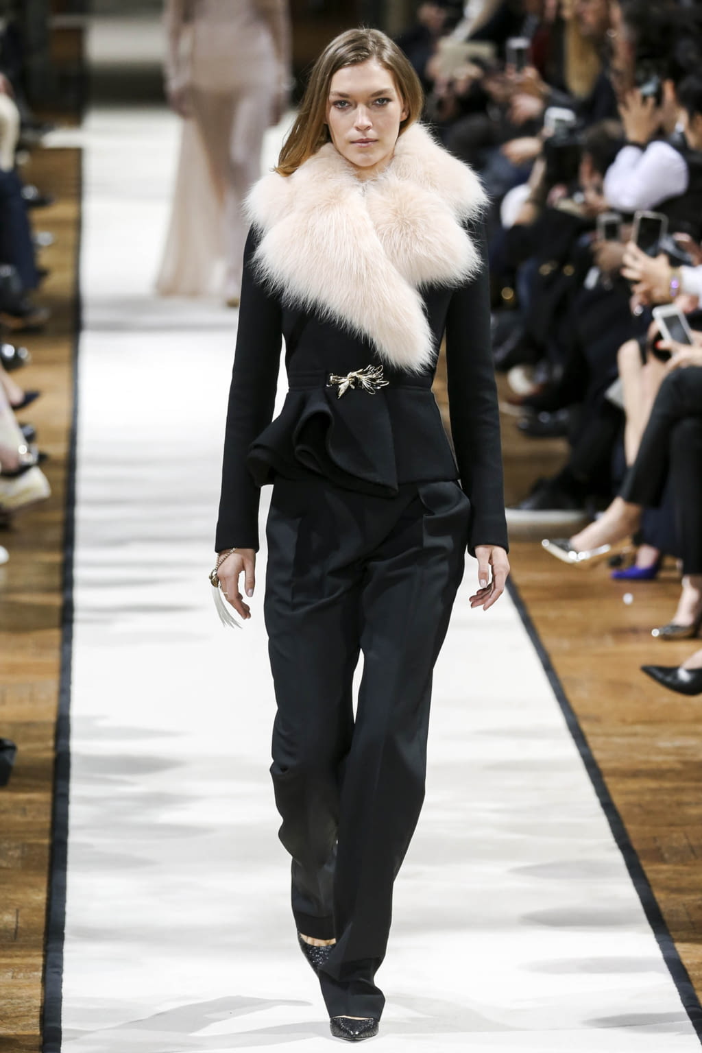 Fashion Week Paris Fall/Winter 2017 look 41 from the Lanvin collection womenswear