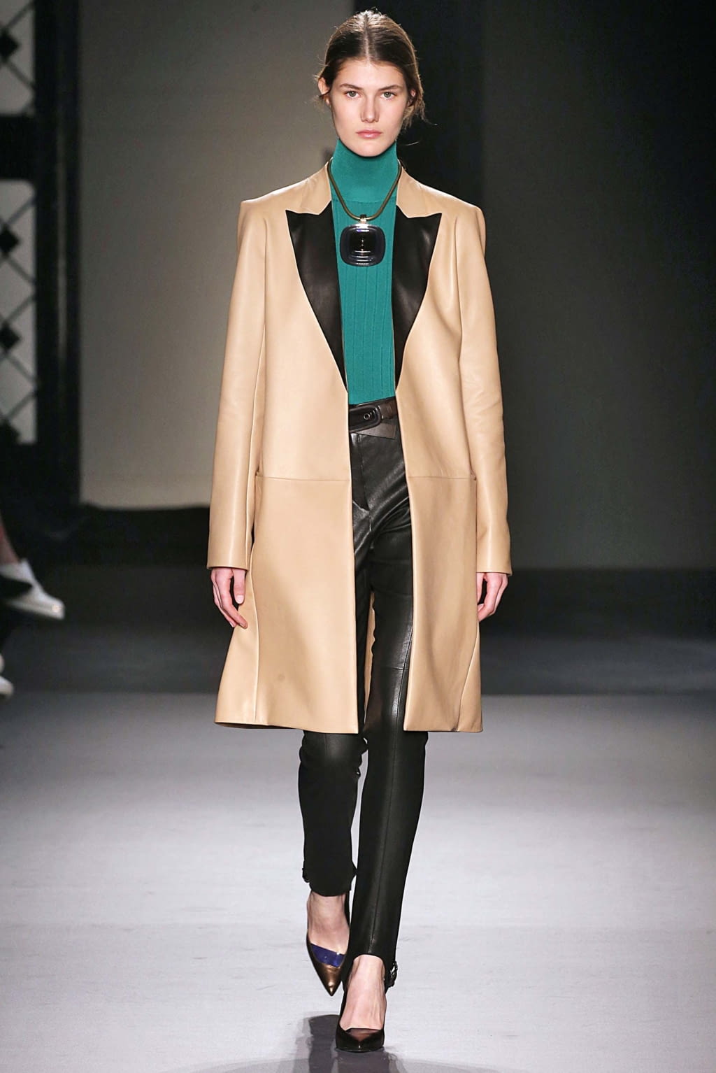 Fashion Week Paris Fall/Winter 2018 look 19 from the Lanvin collection womenswear