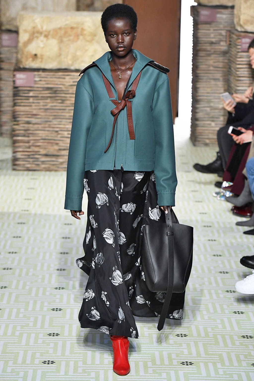 Fashion Week Paris Fall/Winter 2019 look 2 from the Lanvin collection 女装
