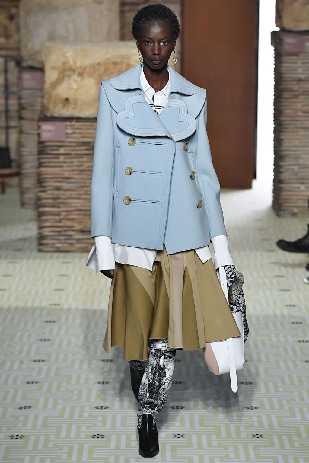 Fashion Week Paris Fall/Winter 2019 look 5 from the Lanvin collection womenswear