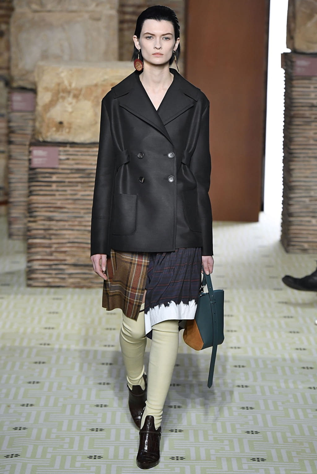 Fashion Week Paris Fall/Winter 2019 look 8 from the Lanvin collection womenswear