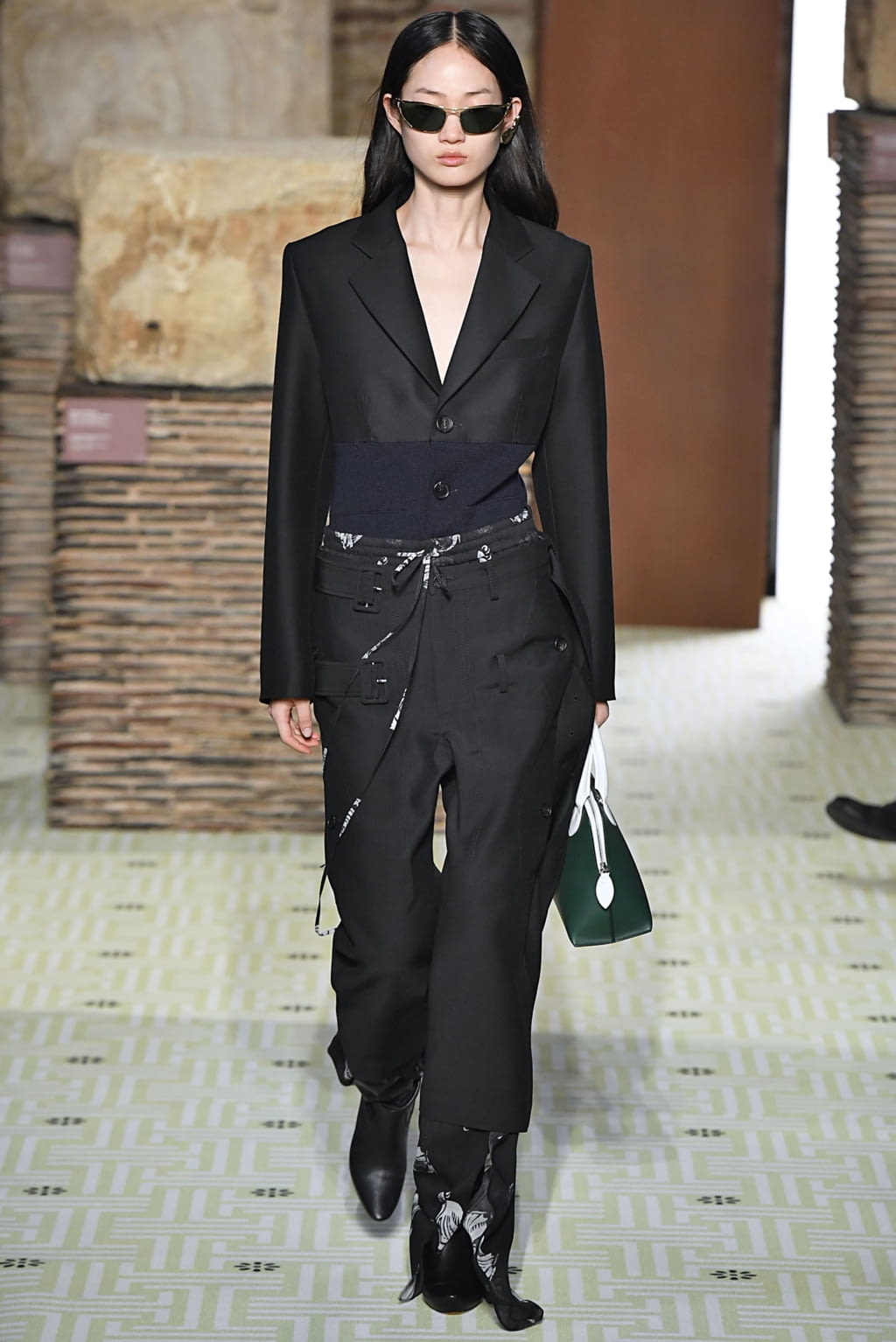Fashion Week Paris Fall/Winter 2019 look 21 from the Lanvin collection womenswear
