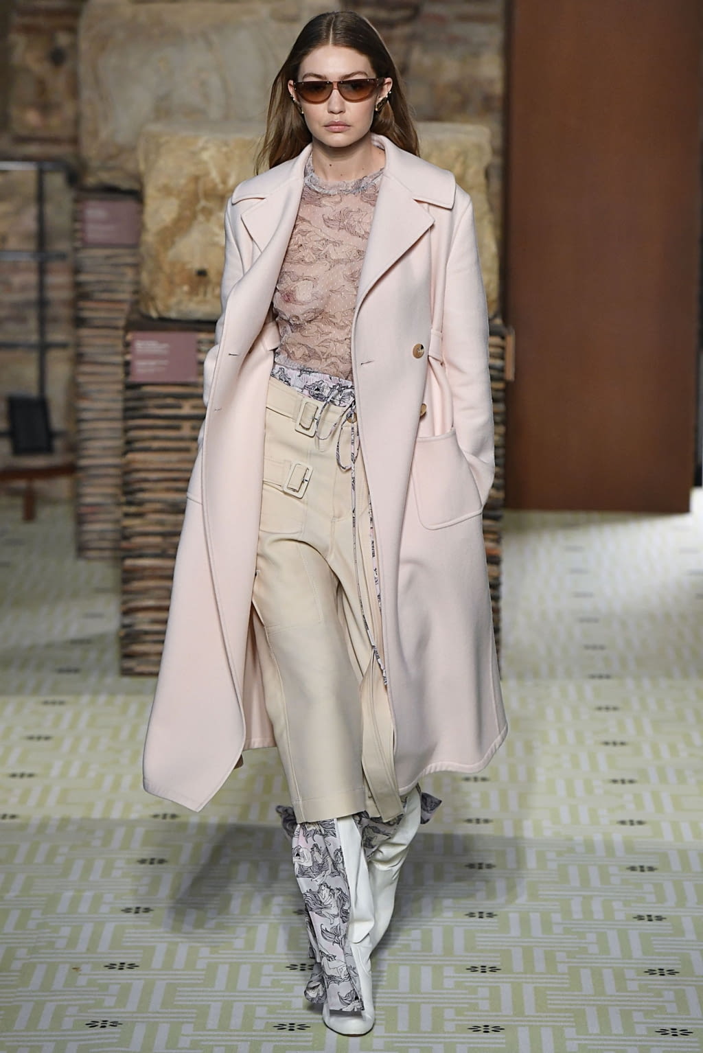 Fashion Week Paris Fall/Winter 2019 look 58 from the Lanvin collection 女装