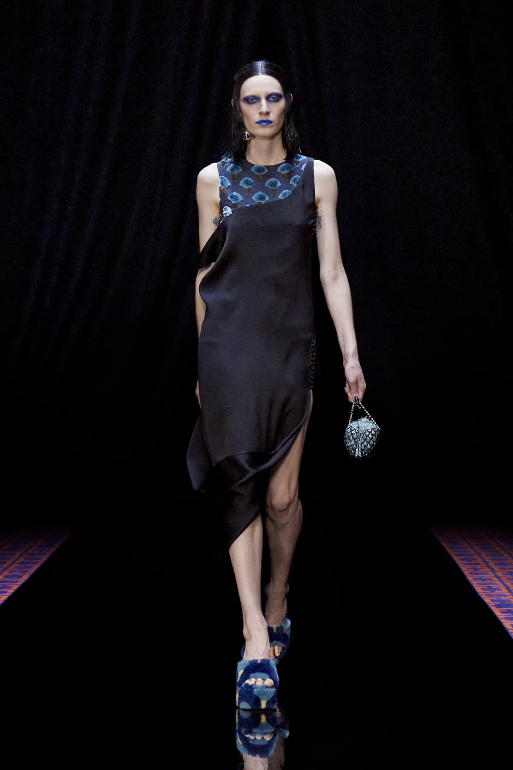 Fashion Week Paris Fall/Winter 2022 look 15 from the Lanvin collection womenswear