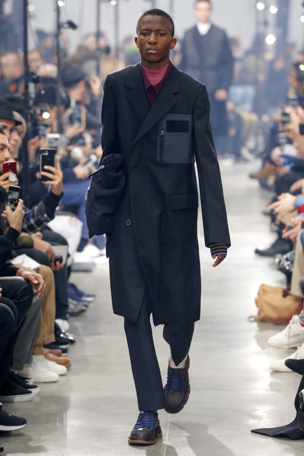 Fashion Week Paris Fall/Winter 2018 look 1 from the Lanvin collection menswear