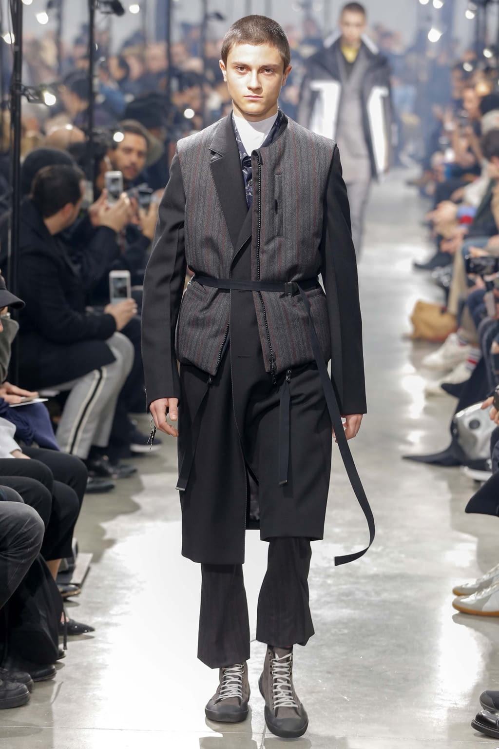 Fashion Week Paris Fall/Winter 2018 look 2 de la collection Lanvin menswear