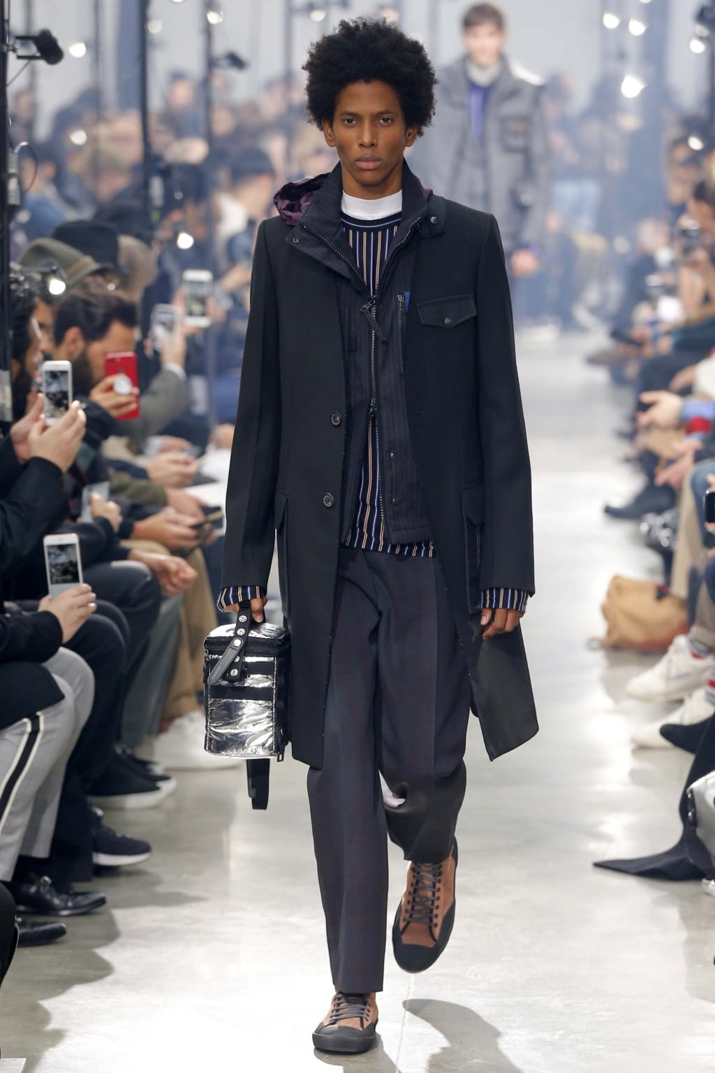 Fashion Week Paris Fall/Winter 2018 look 4 from the Lanvin collection menswear