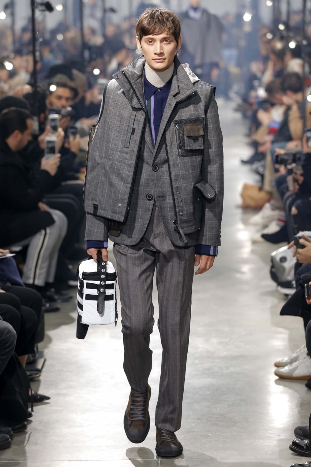 Fashion Week Paris Fall/Winter 2018 look 5 from the Lanvin collection 男装
