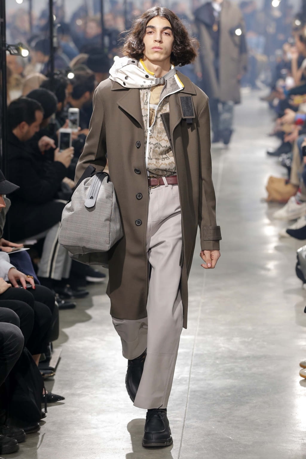 Fashion Week Paris Fall/Winter 2018 look 16 from the Lanvin collection menswear