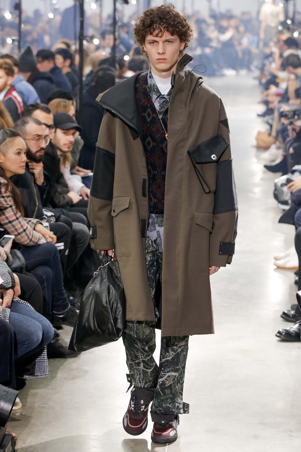 Fashion Week Paris Fall/Winter 2018 look 17 from the Lanvin collection 男装