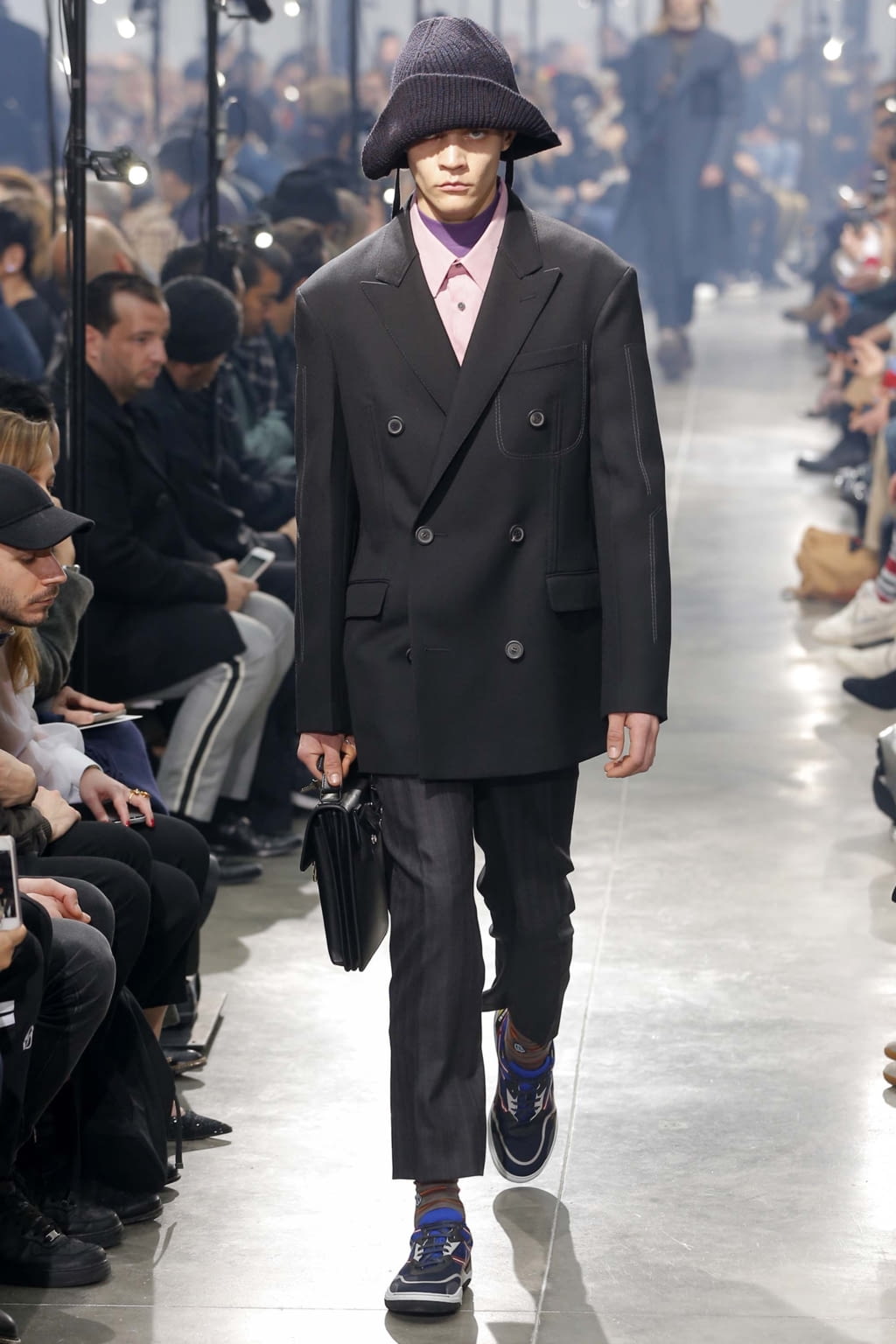 Fashion Week Paris Fall/Winter 2018 look 24 from the Lanvin collection menswear